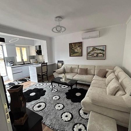 Апартаменты Flat In Berat'S Center Экстерьер фото