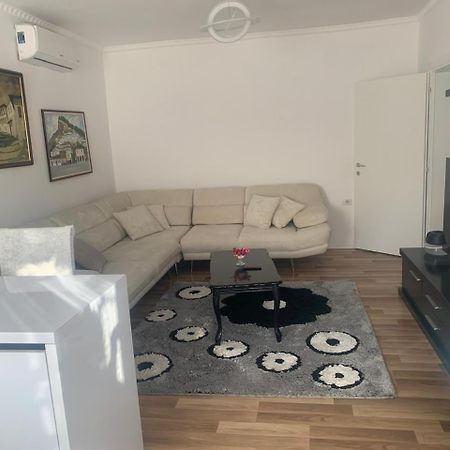 Апартаменты Flat In Berat'S Center Экстерьер фото