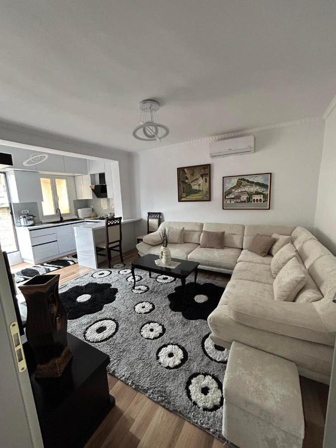 Апартаменты Flat In Berat'S Center Экстерьер фото