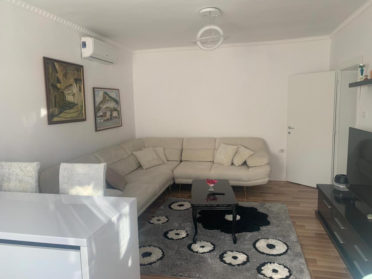 Апартаменты Flat In Berat'S Center Экстерьер фото