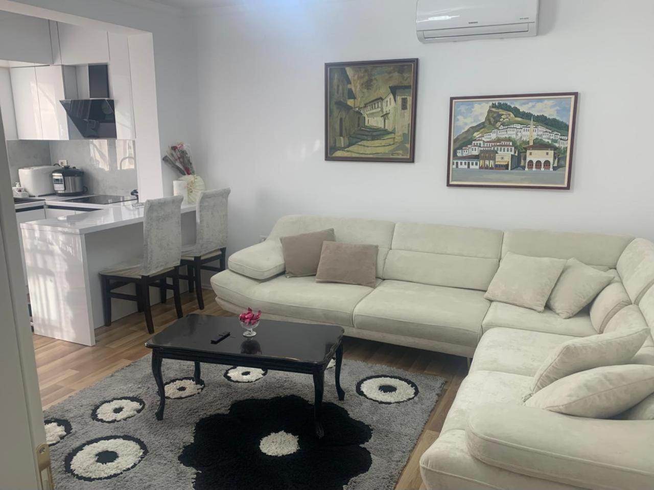 Апартаменты Flat In Berat'S Center Экстерьер фото