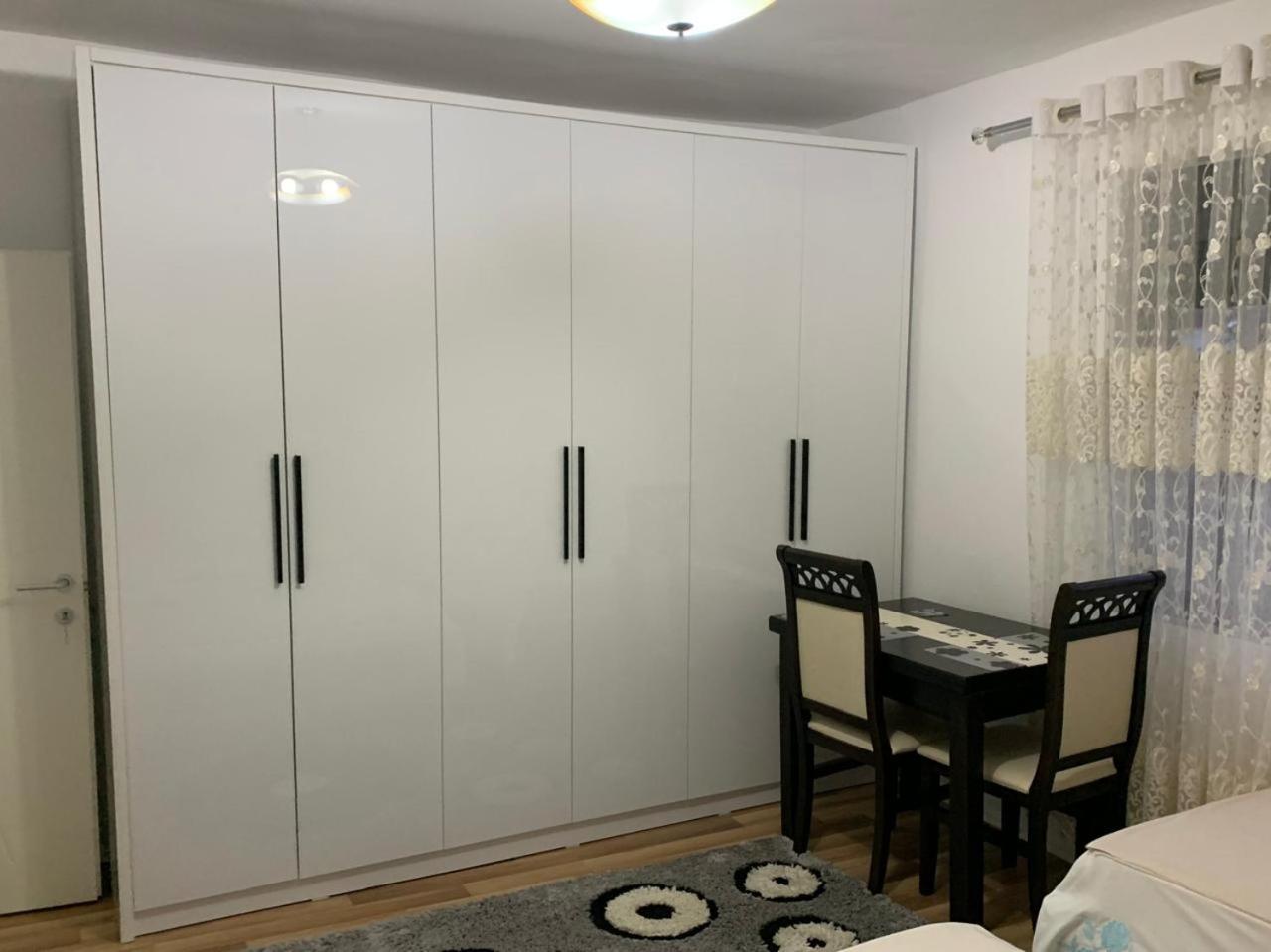 Апартаменты Flat In Berat'S Center Экстерьер фото