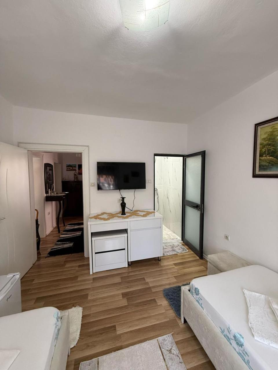Апартаменты Flat In Berat'S Center Экстерьер фото