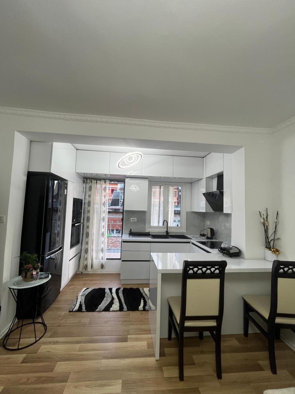 Апартаменты Flat In Berat'S Center Экстерьер фото